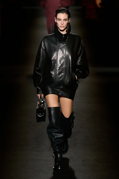 Look 24